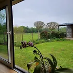 Les De La Chapelle Blanche 度假居